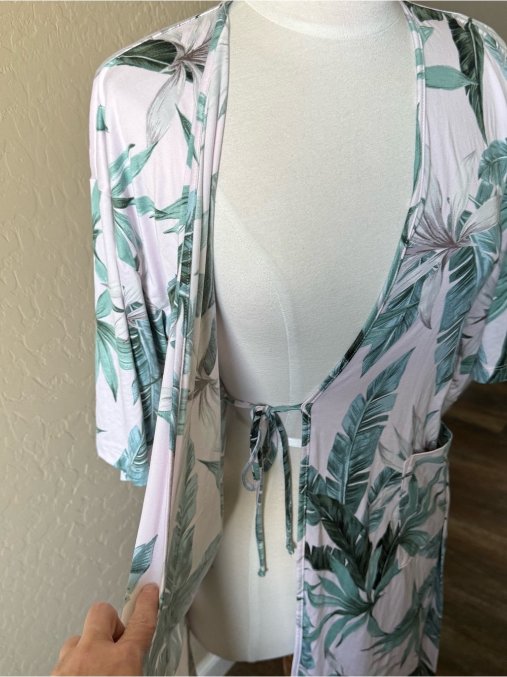 Tropical Print Robe - Picture 4 of 6